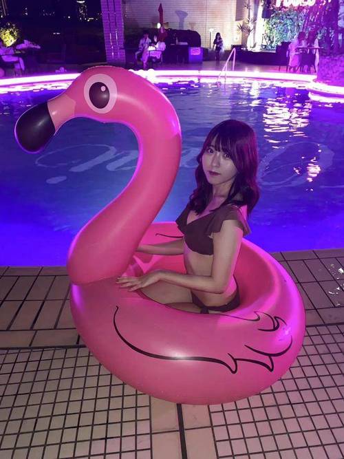 r18真人无码视频网站凭借中文字幕再度翻红，网友：终于看懂了！