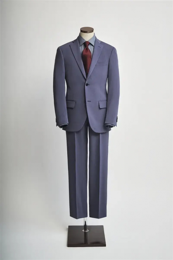 《机动战士高达：闪光的哈萨维》与高定西装品牌联名系列将于二月正式发售

