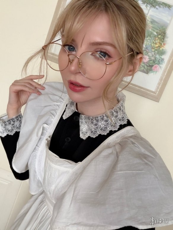 完整展现的阿什莉形象！在《生化4重制版》中，碍事梨的身体模型与脸部模型一同亮相，合照曝光

