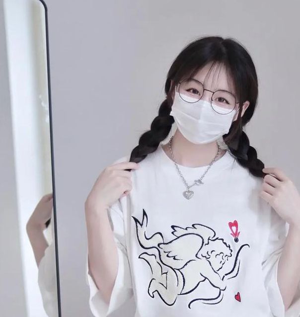 小果酱黑白双丝交足在线看